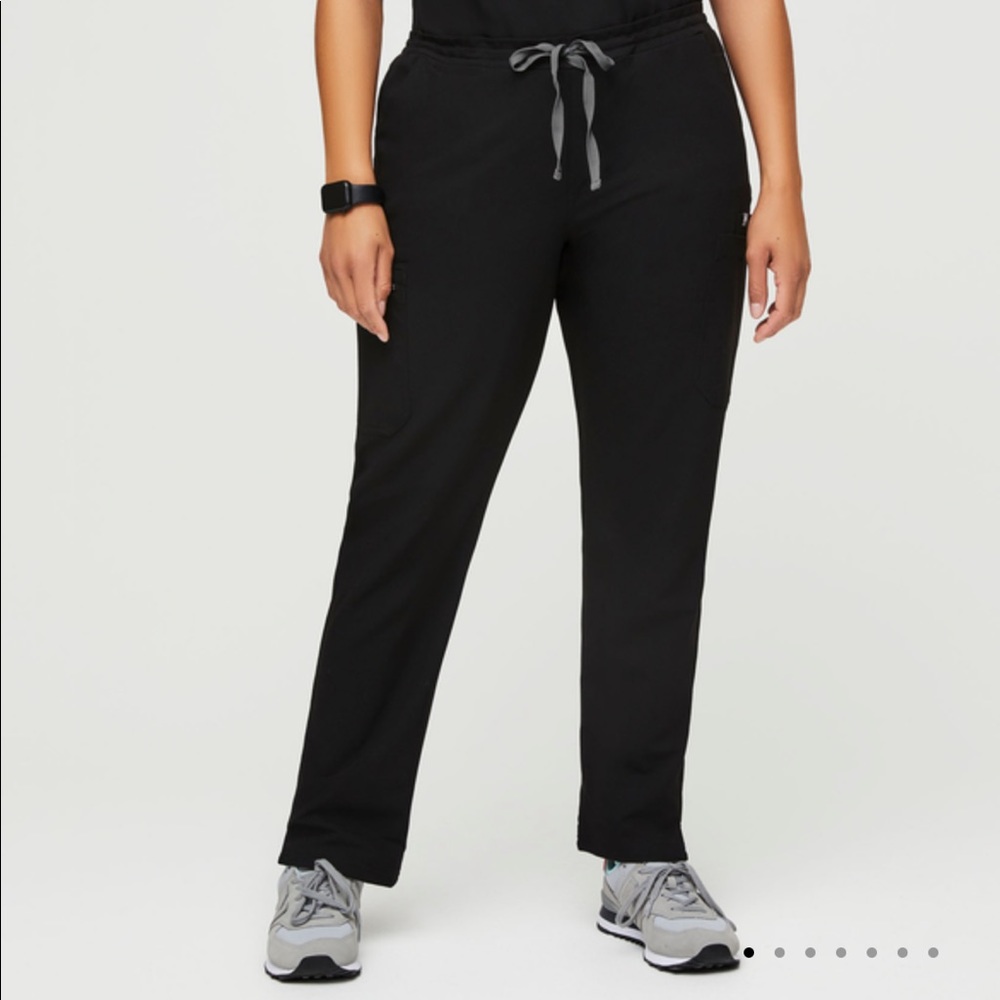 Figs Yola skinny scrub pants.